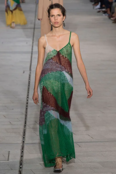 Look 50